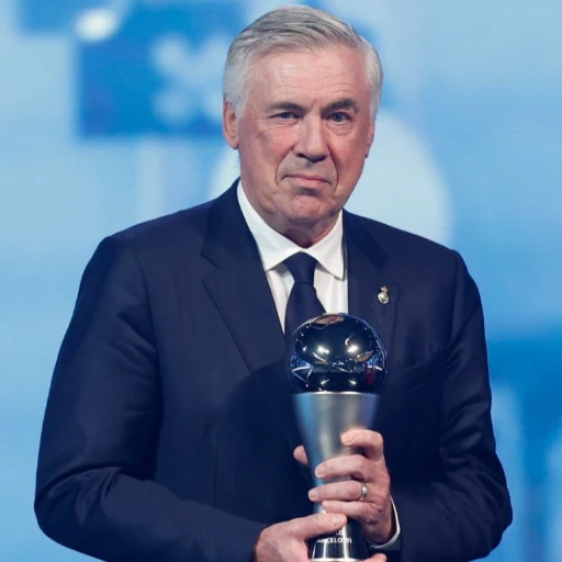 Ancelotti recibe el premio The Best al mejor entrenador del mundo