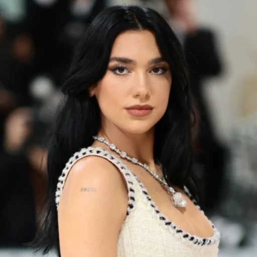 ¿Dua Lipa se comprometió con reconocido actor de Animales fantásticos?