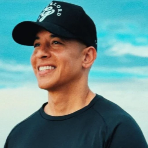 Daddy Yankee presenta ‘Bailando En La Lluvia’, un nuevo himno de resiliencia