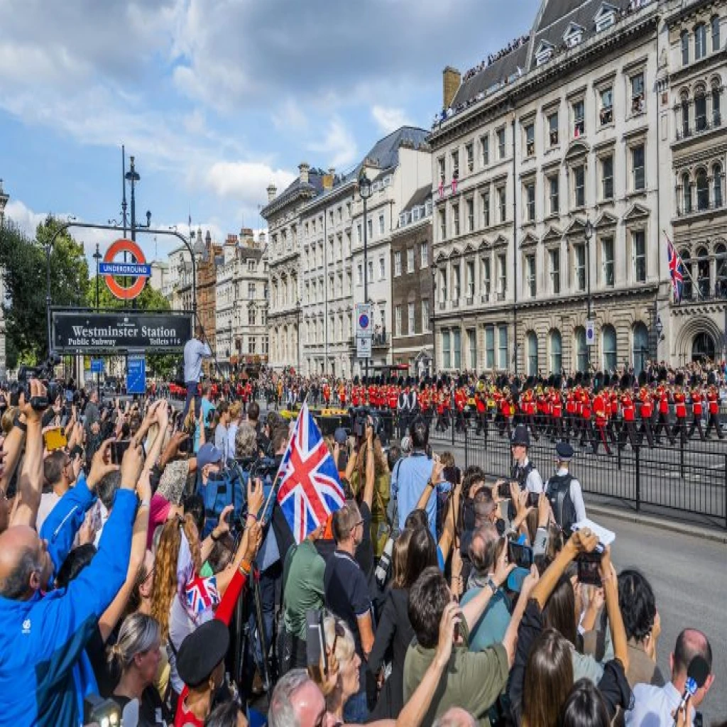 Londres inicia su multitudinario adiós a Isabel II