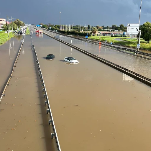 Caos en Barcelona por fuertes lluvias e inundaciones: vuelos cancelados, trenes paralizados y etc..